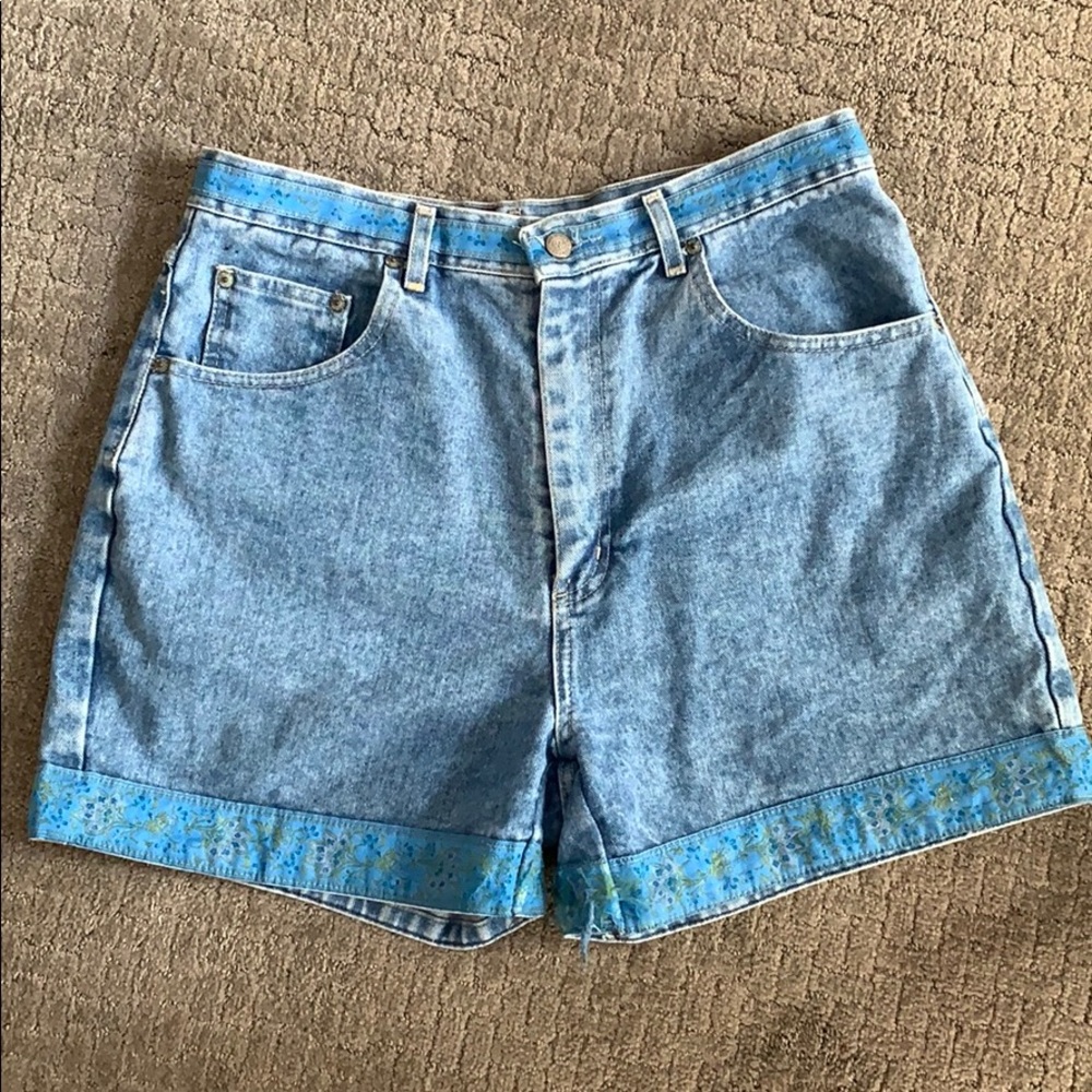 VINTAGE!! embroidered Billblass jean shorts